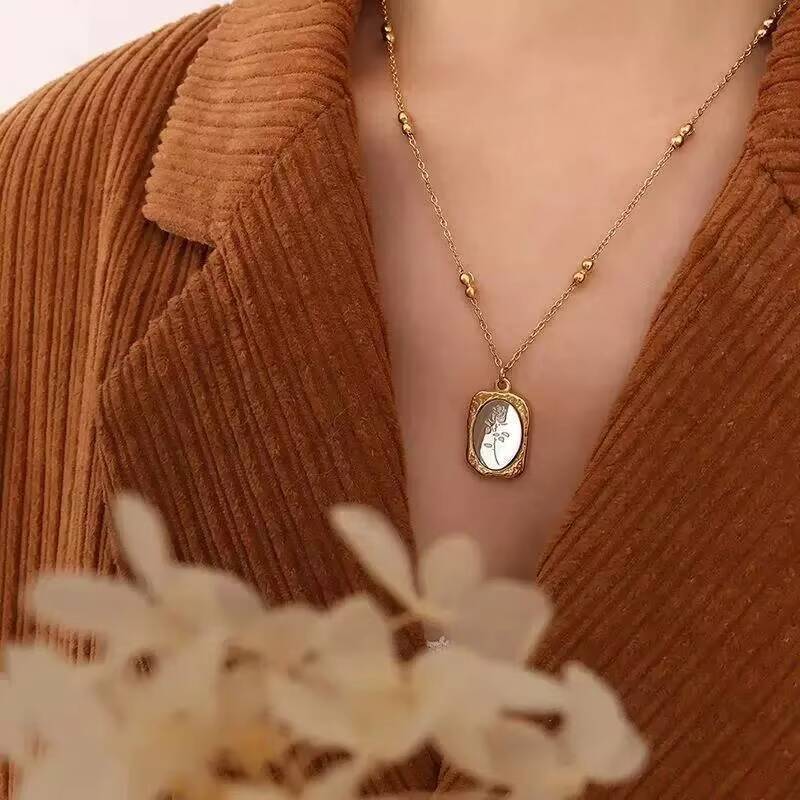 Collier pendentif en acier ino - Coin Necklace Delicate avis et prix